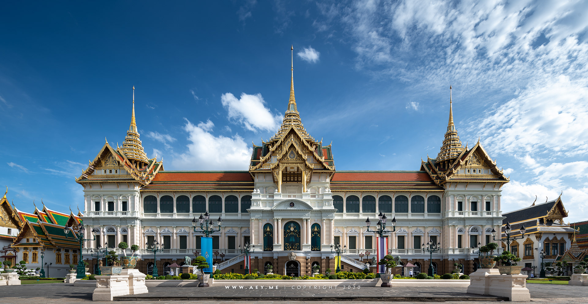 The Chakri Maha Prasat Throne Hall showing its blend of Thai and Western architecture.