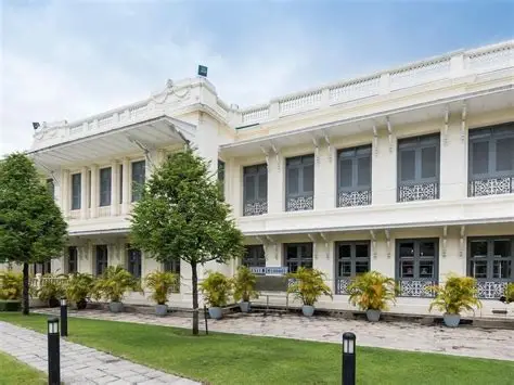 The elegant building housing the Queen Sirikit Museum of Textiles.