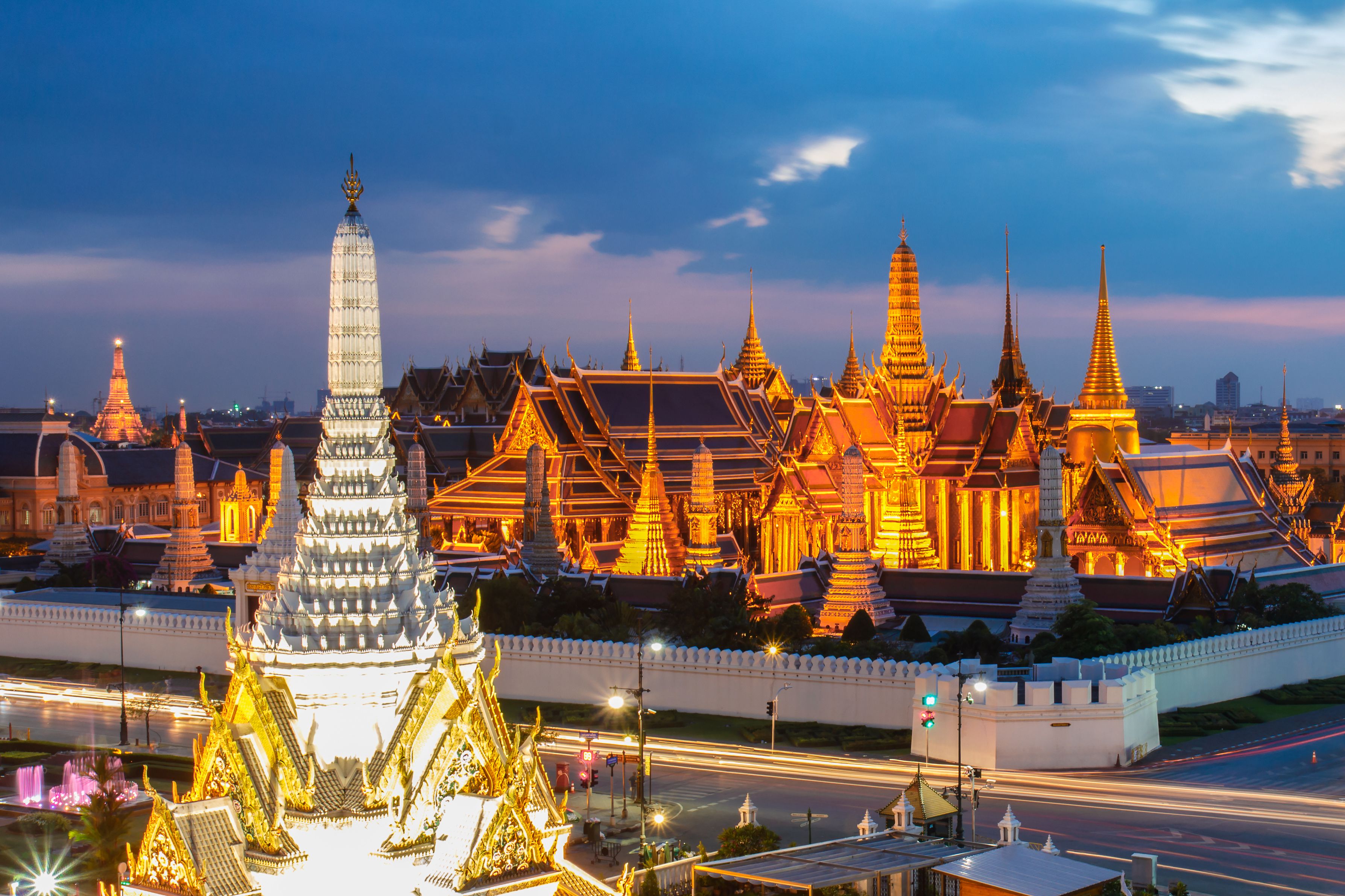The stunning golden stupa on the upper terrace of Wat Phra Kaew.